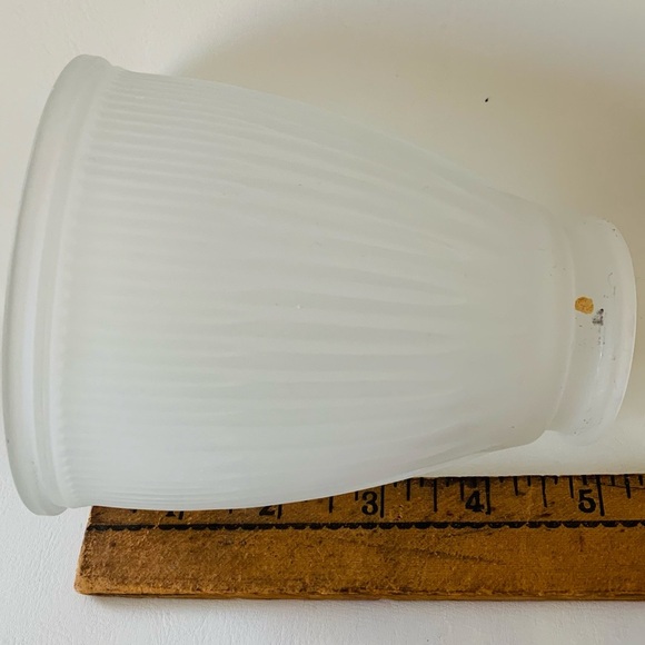 White milk glass lamp shade - Picture 4 of 9